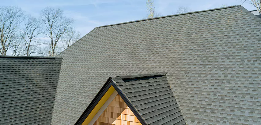 Replacing Vinyl Siding With Cedar Shingles in Wilmette