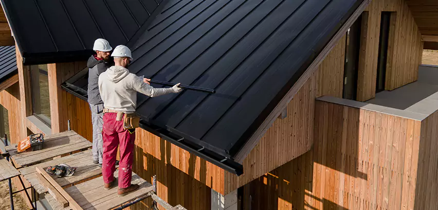 Metal Roof Maintenance in Wilmette